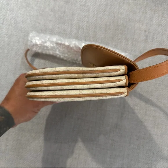 Elegant Cream and Tan Shoulder Bag - Picture 6 of 8